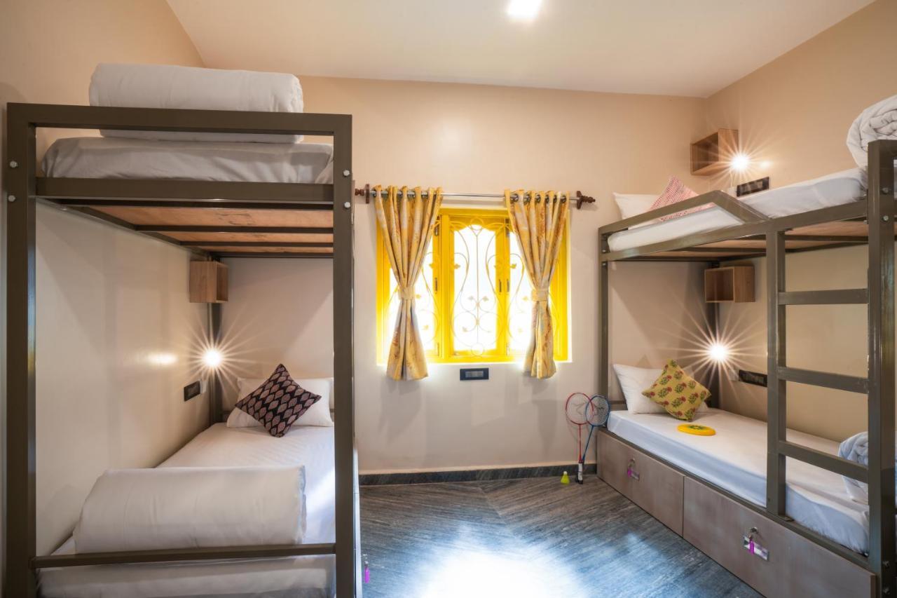 Zostel Goa, Morjim Hostel Екстериор снимка