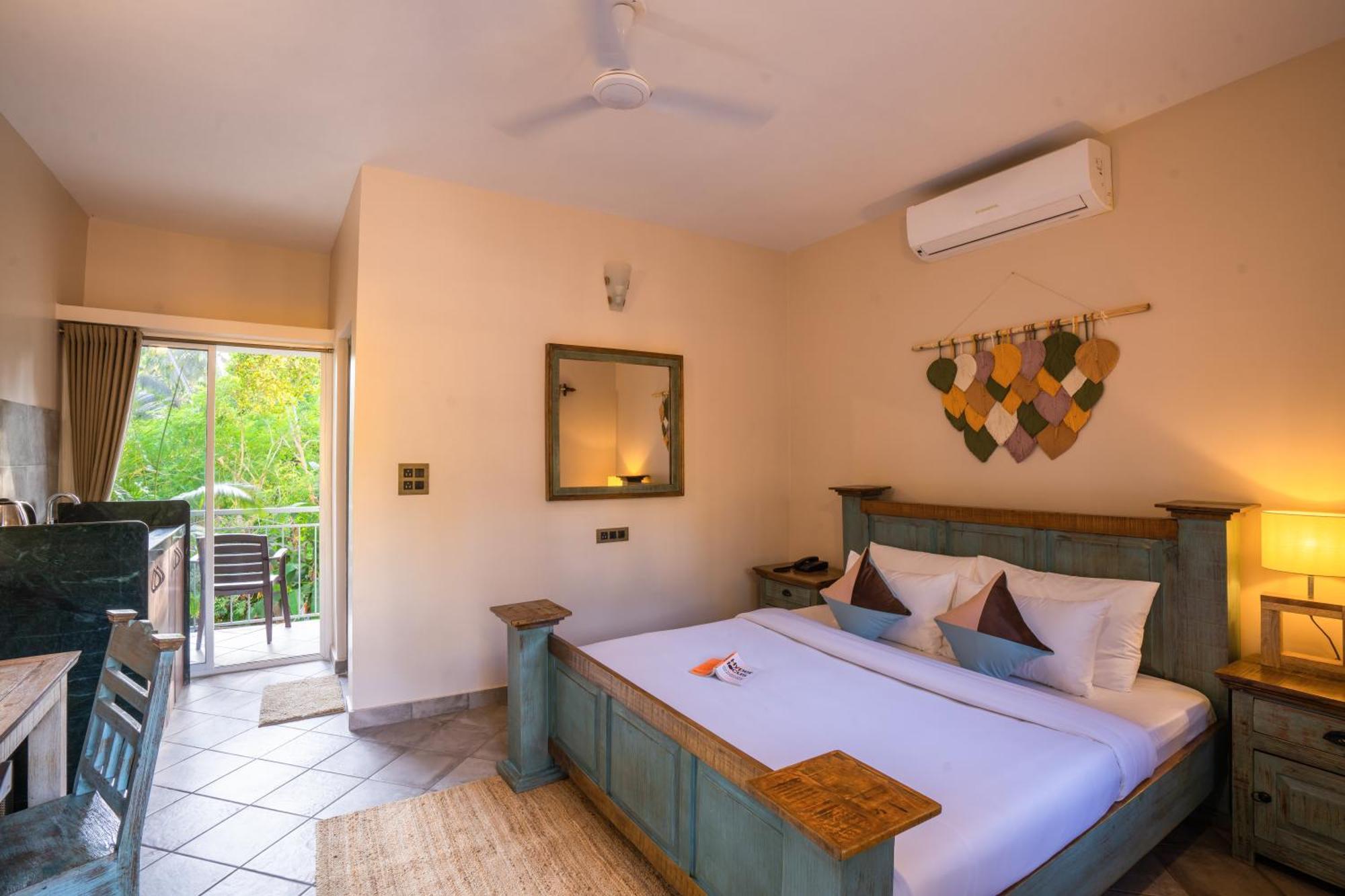 Zostel Goa, Morjim Hostel Екстериор снимка