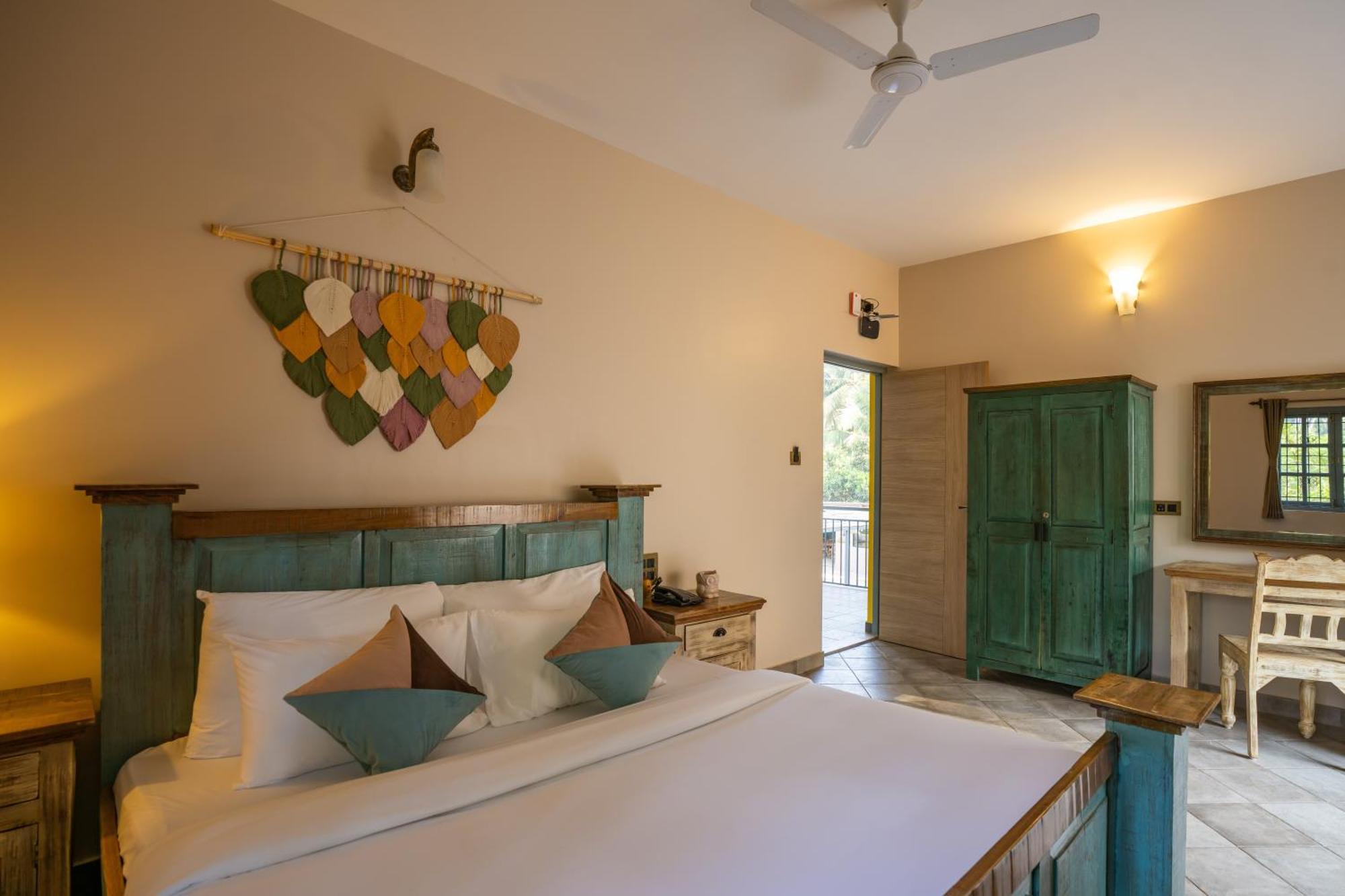 Zostel Goa, Morjim Hostel Екстериор снимка