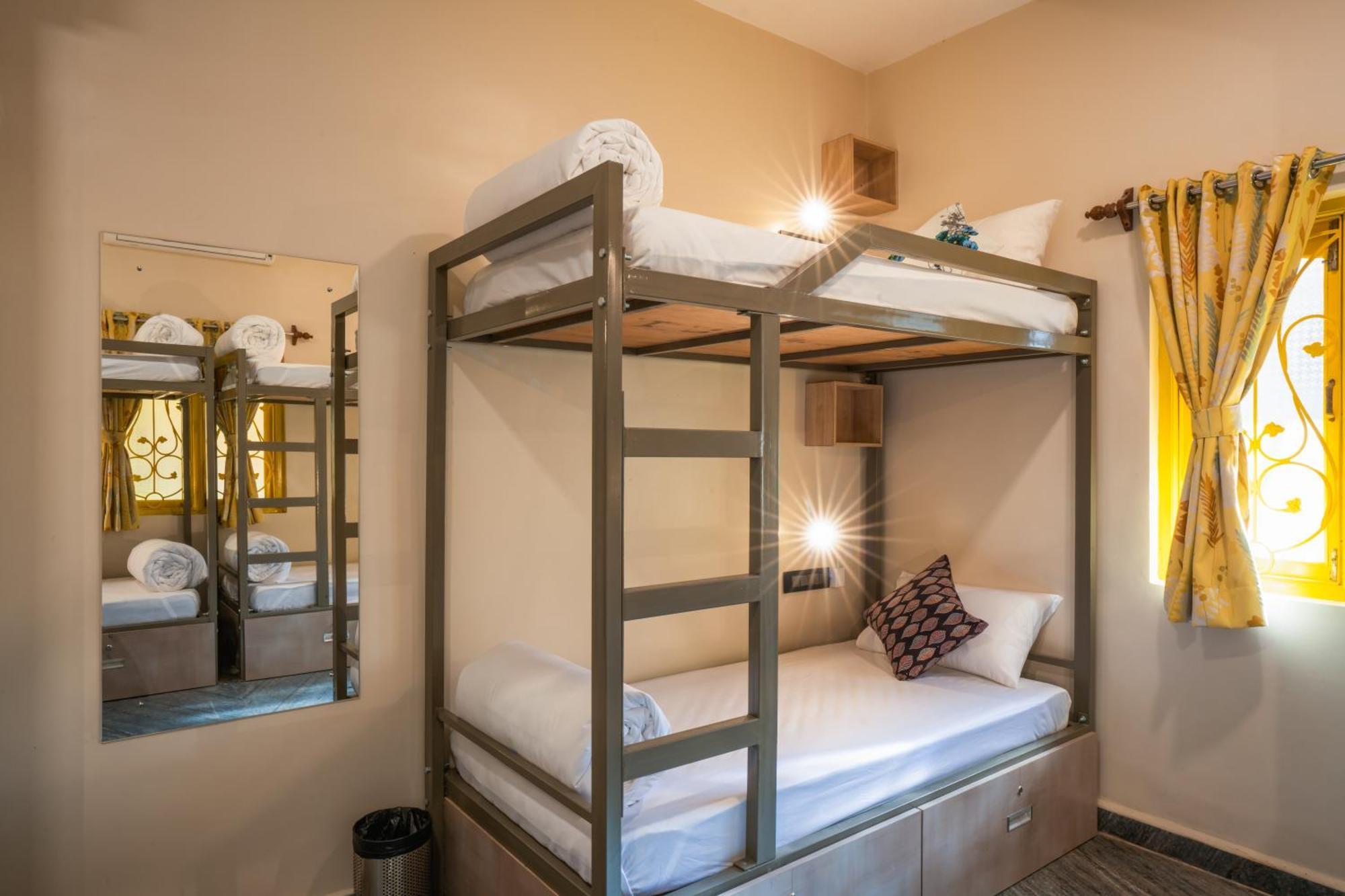 Zostel Goa, Morjim Hostel Екстериор снимка