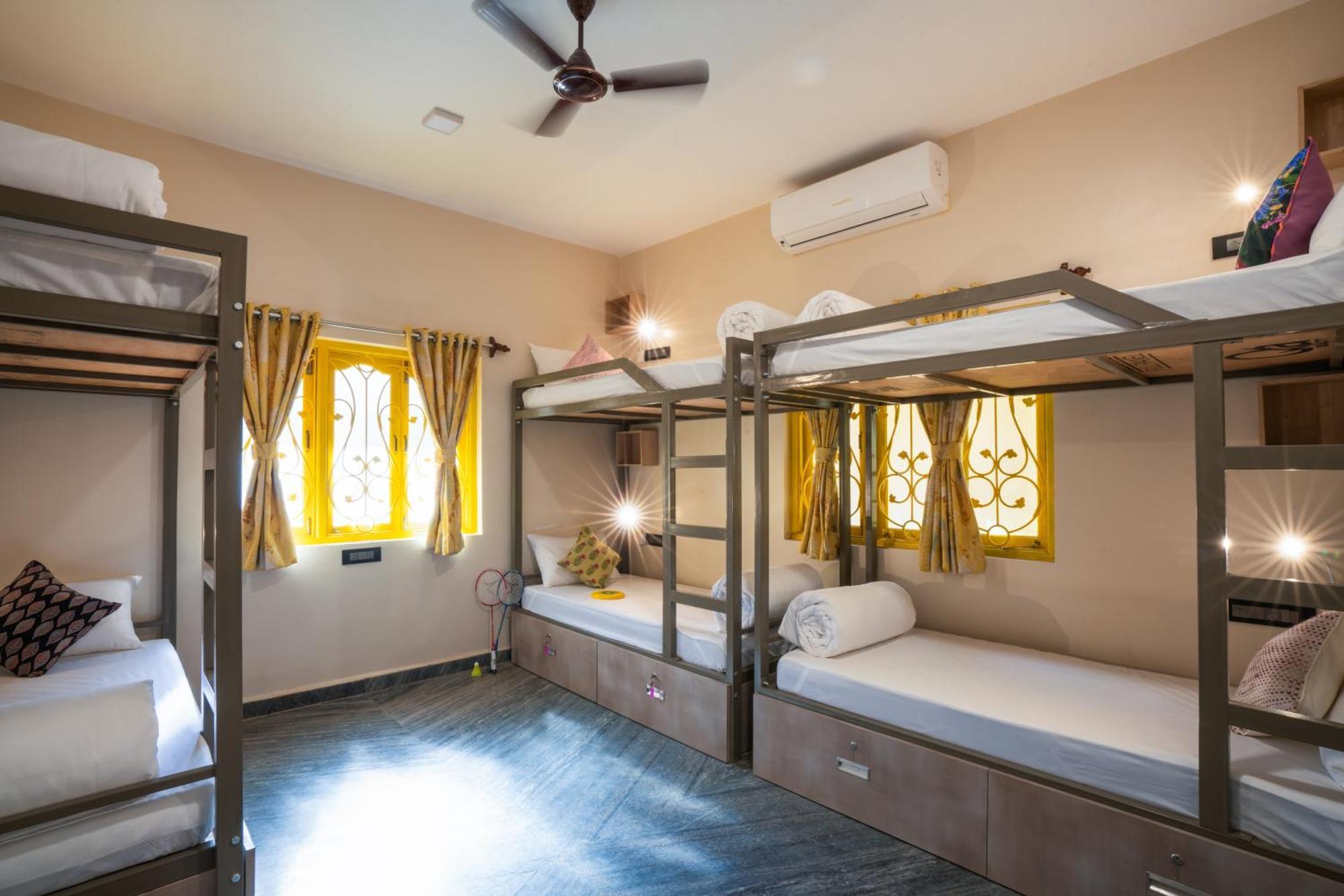 Zostel Goa, Morjim Hostel Екстериор снимка