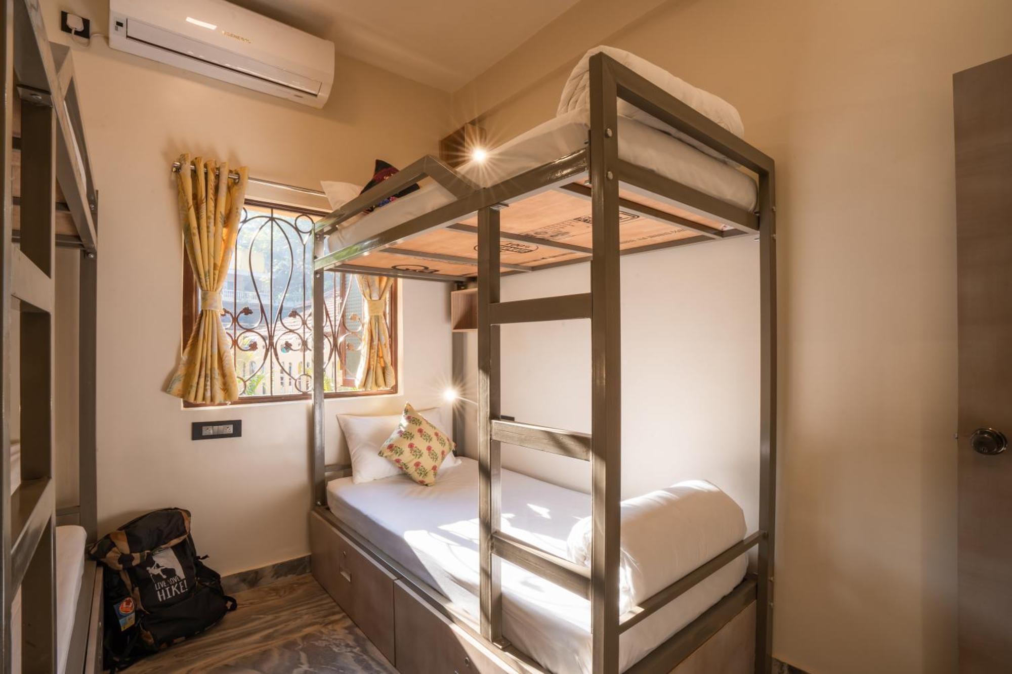 Zostel Goa, Morjim Hostel Екстериор снимка