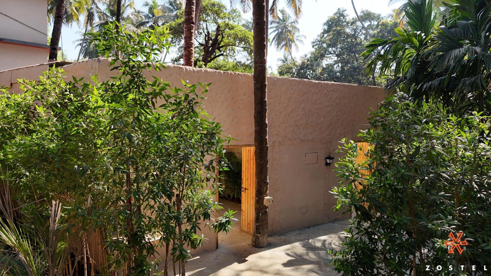 Zostel Goa, Morjim Hostel Екстериор снимка
